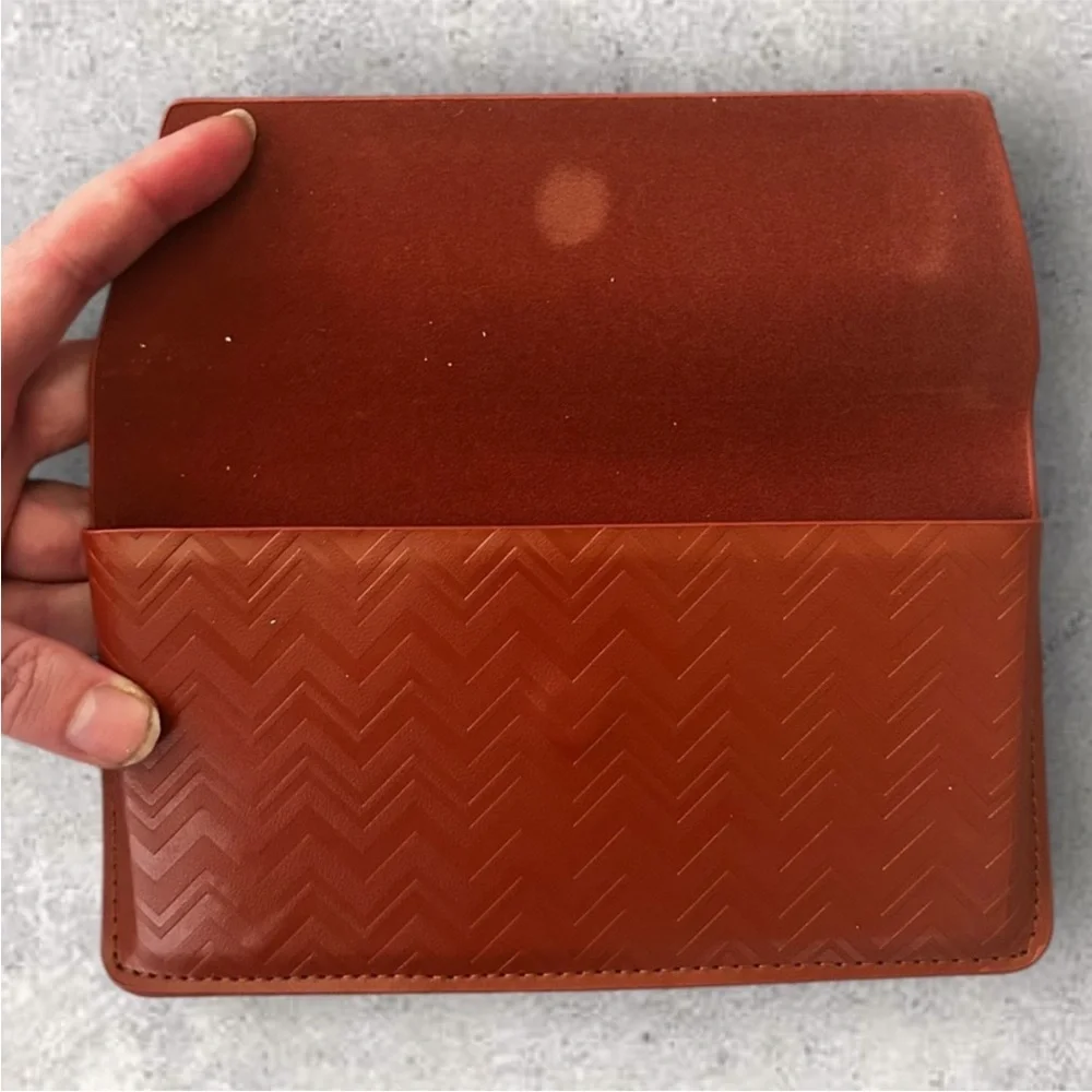Missoni sunglasses/ eyeglass case with magnetic closure
